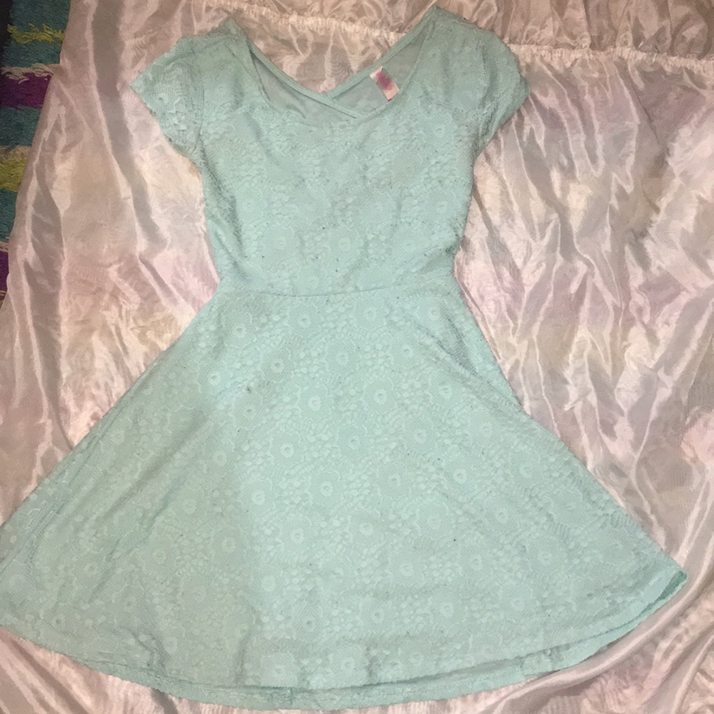 Backless dress